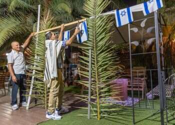 הם פשוט הזמינו אותנו לסוכות – וידעו שנישבה בקסם