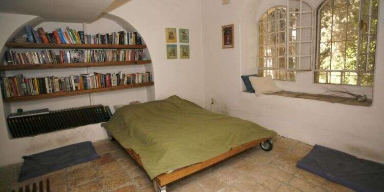 מיטה. צילום: מרים אלסטר/פלאש90 הצלחתי להוציא מהבית את הרהיט שעורר בי את הרגש הכי עמוק