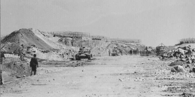 היה נכון להיכנע? הזווית של מפקד מוצב המזח על ההתלבטות שהפכה לסרט