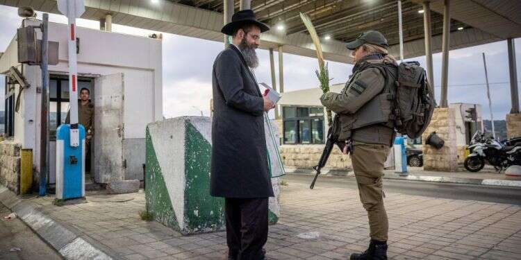 צילום: יונתן סינדל/פלאש90 פעם האמנו בכור ההיתוך – הגיע הזמן להאמין בארבעת המינים