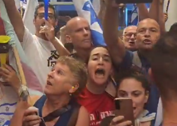 אלימות בכנס הליכוד: מתנגדי הרפורמה ניסו לפרוץ לאולם | צפו