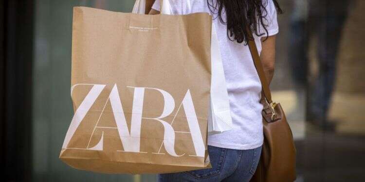 קניות לחג. צילום: אוליבייה פיטוסי/פלאש90