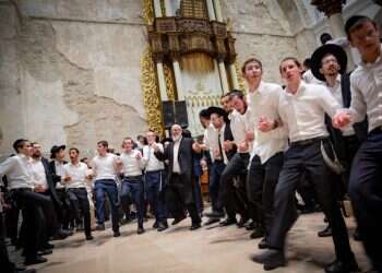 מדי שנה בשמחת בית השואבה, ידידיה גורדון ראה את שאהבה נפשו