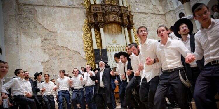 שמחת בית השואבה. צילום: אהרון קרוהן/פלאש90 מדי שנה בשמחת בית השואבה, ידידיה גורדון ראה את שאהבה נפשו