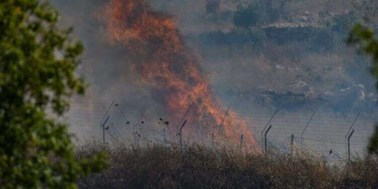 שריפה. צילום: אייל מרגולין/פלאש90 העולם הוא משחק פינג פונג בין התחושות והרגשות שלנו לבין המציאות הקיימת