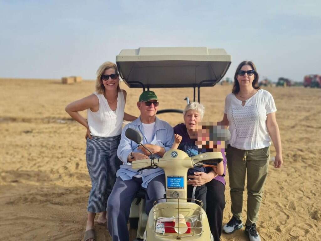 עוד חיבוק אחד: המשפחות והחברים נפרדים מיקיריהם שנהרגו במלחמת חרבות ברזל -  מקור ראשון