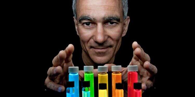 זוכה פרס הנובל בכימיה, פרופסור מונג'י בוונדי. צילום: EPA זוכה פרס הנובל: "חשבתי, 'אלוהים אדירים, זה הסוף שלי, מה אני עושה כאן?"