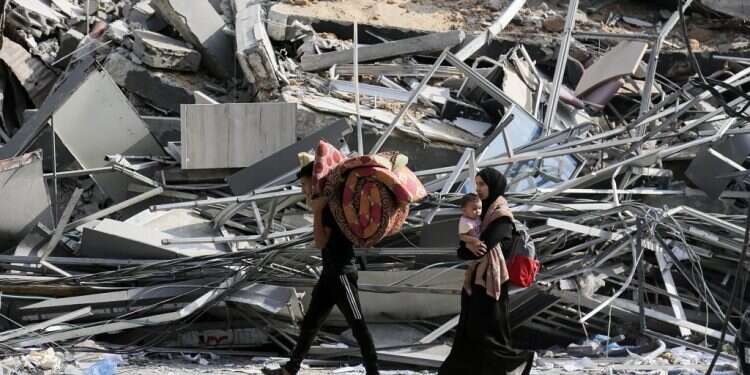 חמאס מנסה לחסום את העזתים שנוטשים את ביתם