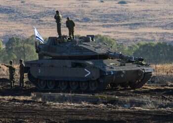 חיילי צה"ל בטנקים בגבול לבנון, מוכנים להגנה על תושבי הצפון. צילום: EPA