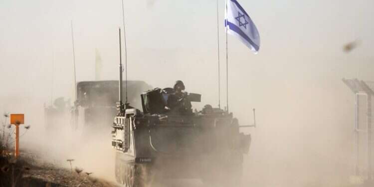 תמרונים לפני כניסה קרקעית. צילום: EPA