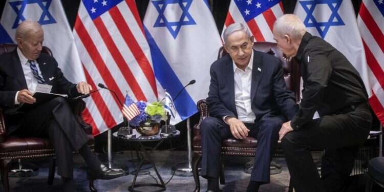 גלנט, נתניהו וביידן, בקריה בתל־אביב.  צילום: אי.פי.איי אסור שהקריאות להפסקת האש יגיעו בטרם ישראל התחילה לממש את יעדיה