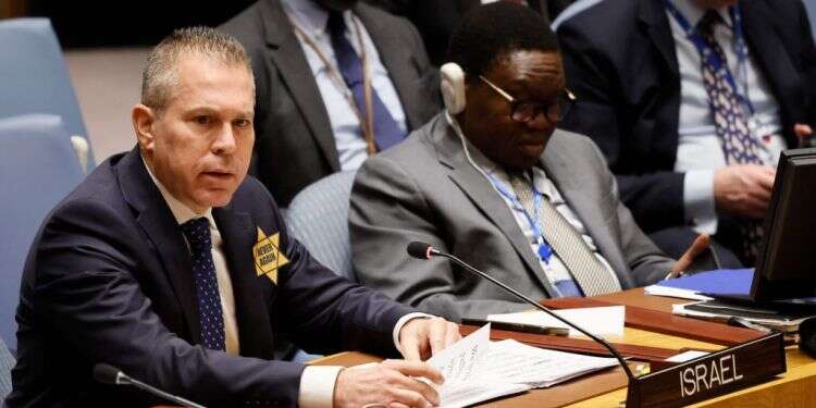 גלעד ארדן עונד תלאי צהוב באו ארדן ענד טלאי צהוב: "כשסבא שלי וילדיו נשלחו לאושוויץ, העולם שתק"