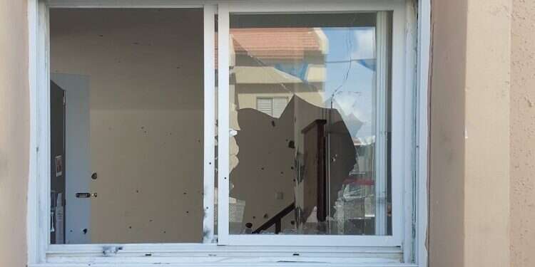 תושבי העיירות נופלים בין הכיסאות