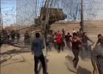 "בלתי מעורבים": סרטוני החמאס מוכיחים שאזרחי עזה היו שותפים למעשי הזוועה