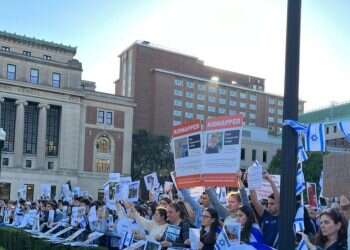 תחזירו אותם הביתה: זוג האמנים מאחורי הקמפיין העולמי להשבת החטופים