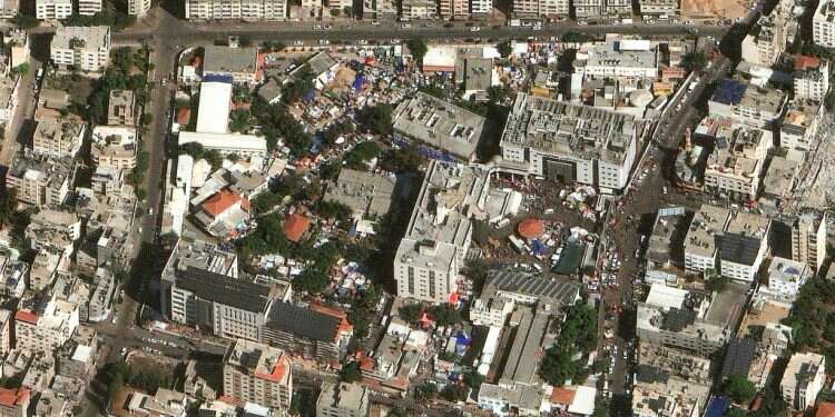 בית החולים שיפא, צילום:AFP PHOTO SATELLITE IMAGE 2023 MAXAR TECHNOLOGIES ישראל התעשתה: בתי החולים בעזה הם יעד לגיטימי להשמדה