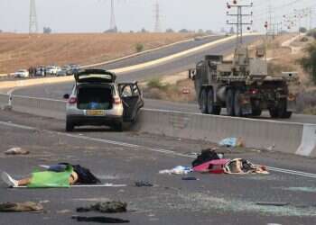 הכניסה לקיבוץ גבים לאחר מתקפת טרור, AFP המלחמה בעזה משנה את כללי "היהודי הנרדף"