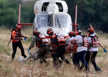 כוחות חילוץ של איחוד הצלה, שדרות, בשבת האחרונה. צילום: AFP