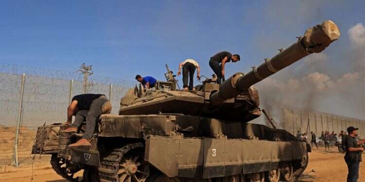 מחבלי חמאס משתלטים על טנק צה