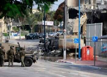 מחסום צבאי סמוך למשטרת שדרות. צילום: AFP
