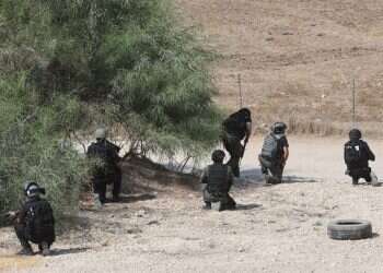 כוחות הביטחון סורקים את השטח ליד אשדוד. צילום: AFP