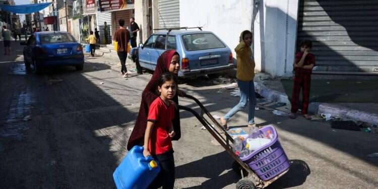 אחרי ההצהרות על מצור מלא: ישראל חידשה את אספקת המים לדרום הרצועה