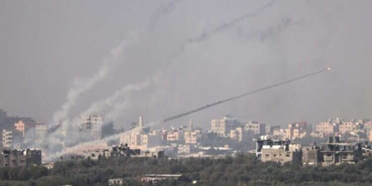 שיגור רקטות מהרצועה לעבר העיר שדרות. צילום AFP