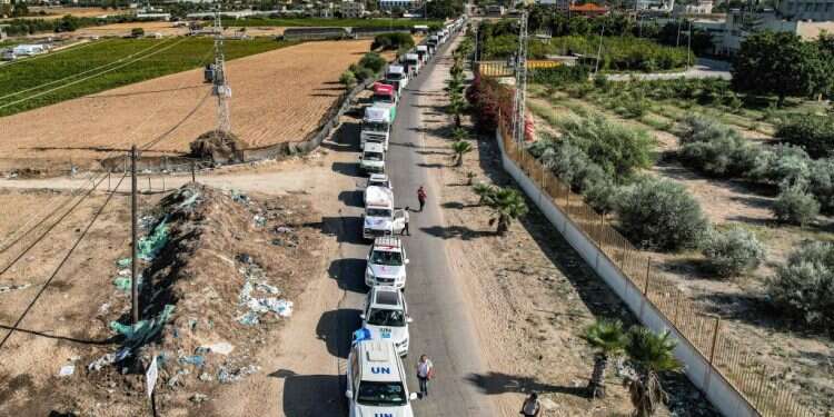 צילום אווירי של הסיוע ההומניטרי שנכנס לעזה בפיקוח האו האו"ם בשירות חמאס: "משחקים בדיוק לפי התסריט בתוכנית להשמדת ישראל"