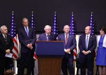 גם כשסנאטורים מארה"ב באים לתמוך בישראל – הם קוראים לחיזוק הפלסטינים