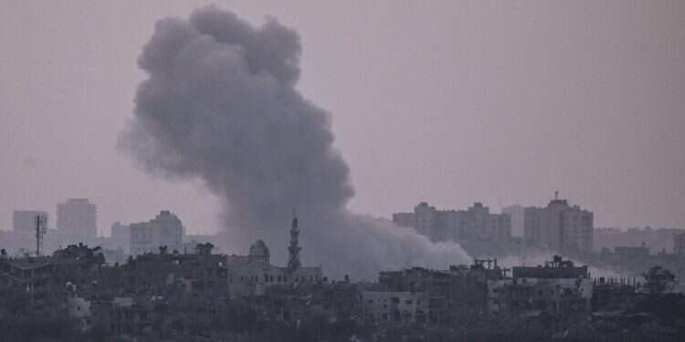 עזה צילום: איי.אף.פי "תוספת מיגון היא לא הפתרון. צריך לדבר על ניצחון בעזה"