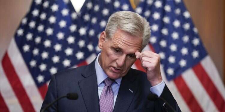 לראשונה בהיסטוריה: יו"ר בית הנבחרים האמריקני הודח מתפקידו