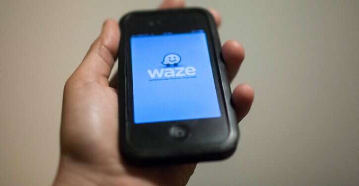 אפליקציית ווייז. צילום: יונתן זינדל. פלאש 90  אונ' בן גוריון לגוגל: הסירו את הגדרת באר שבע כ"אזור מסוכן"