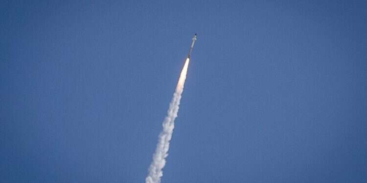 יירוט של כיפת ברזל. צילום: יונתן זינדל - פלאש 90 מדריך מיוחד: איך נשארים מעודכנים בהתרעות צבע אדום מכל מקום?