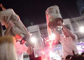 למה אני חוגגת את התורה, אפילו שאני לא ממש מתאמצת לקיים אותה