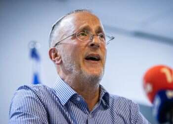 האלמן והאב השכול, ליאו די, התפלל בכיכר דיזנגוף והותקף על ידי מפגינים