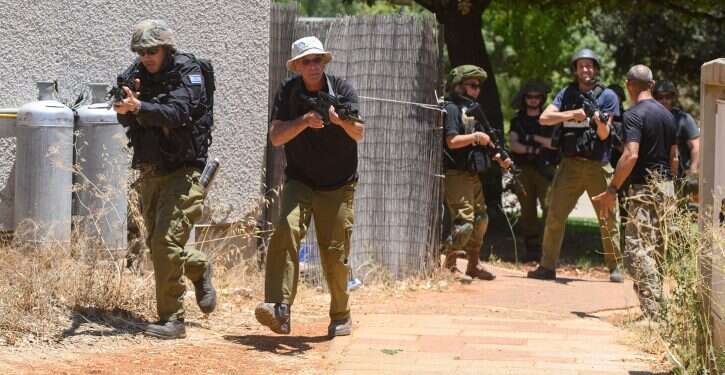 חברי כיתת כוננות של קיבוץ מלכיה בתרגיל, אילוסטרציה. צילום: איל מרגולין\פלאש 90 בזכות תרומות מיהודי העולם: מאות רובי סער ליישובי השומרון