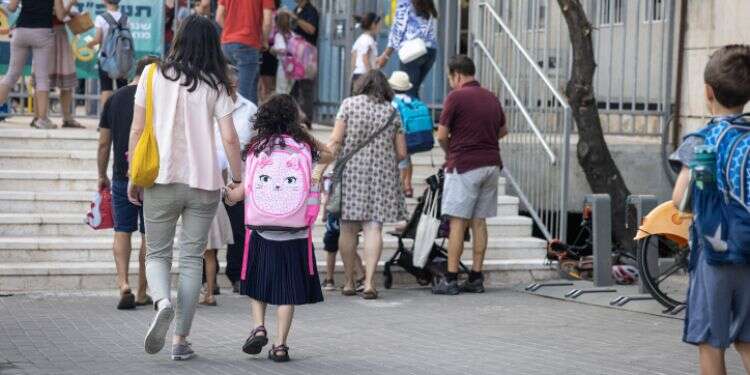 היכן מתקיימים לימודים, האם מורה חייב ללמד ומה עם מעונות היום? משרד החינוך משיב