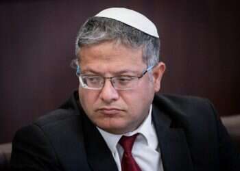 נשים למטווח: מסלול החתחתים בדרך להשגת רישיון לנשק