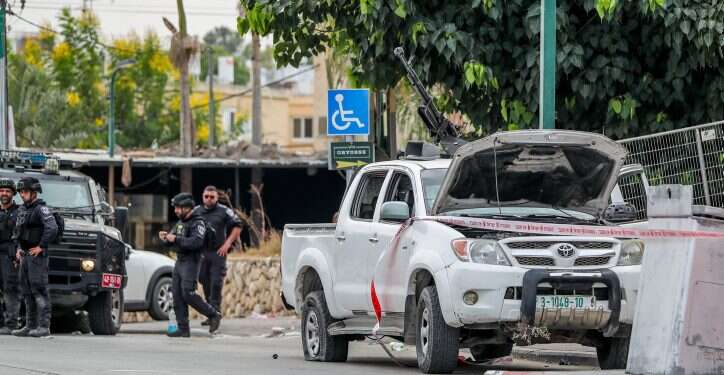 רכב עזתי ששימש מחבלים בשדרות. צילום: ג'מאל עוואד, פלאש 90 ישראל במלחמה: מחר לא יתקיימו לימודים בכל הארץ, בוטלו אירועים וטיסות