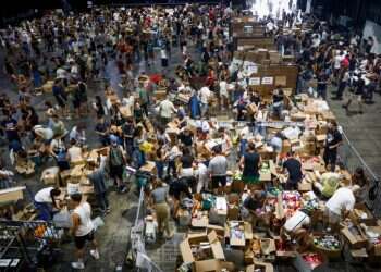 "עם ישראל בשיא תפארתו": האזרחים שהתגייסו למען החיילים ותושבי הדרום