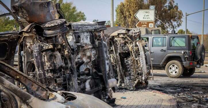 ניצולי בארי מתקשים לעכל: "הרגשנו שטובחים בנו ואנחנו מופקרים"