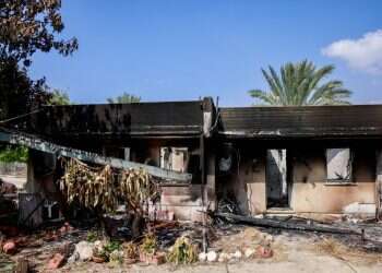 ההרס הרב שנגרם על ידי מחבלי חמאס לבתים בקיבוץ כפר עזה על גבול הרצועה. צילום: חיים גולדברג, פלאש 90 צה"ל: היעד – קבורת כל חללי צה"ל עד שבת