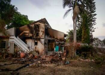 "יצאנו ב-9.10 בסוף היום ואני מניח שהיינו צריכים לצאת ב-8.10". קיבוץ בארי אחרי ה-7 באוקטובר. צילום: חיים גולדברג, פלאש 90