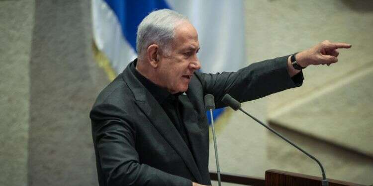 נתניהו במליאה עם השבעת ממשלת החירום. צילום: נועם רבקין פנטון, פלאש 90 ממשלת החירום הושבעה. נתניהו: "המלחמה חייבת להסתיים בריסוק וחיסול החמאס"