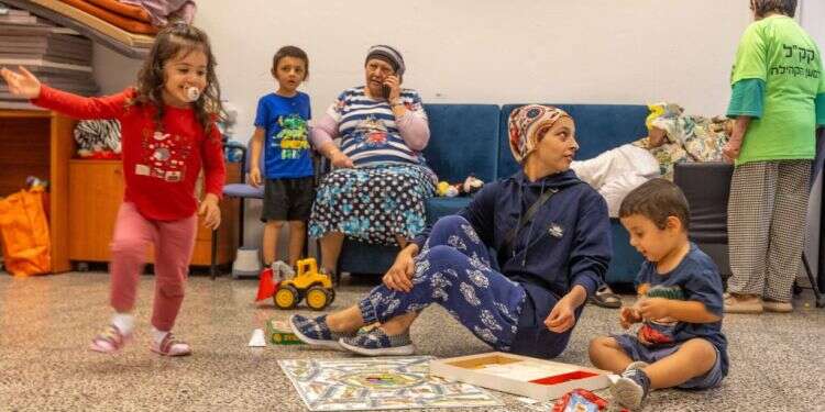 מילון מלחמה – כך תסבירו לילדים מה זה חמאס וחטופים