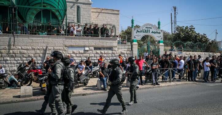 תפילות יום שישי במזרח ירושלים. צילום: ג'אמל עוואד, פלאש 90 לשימוש חד פעמי