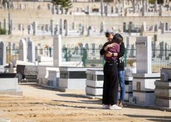 באולפנים, בקבוצות הווטסאפ ובסלון הבית – הגיע הזמן ללמוד לשתוק