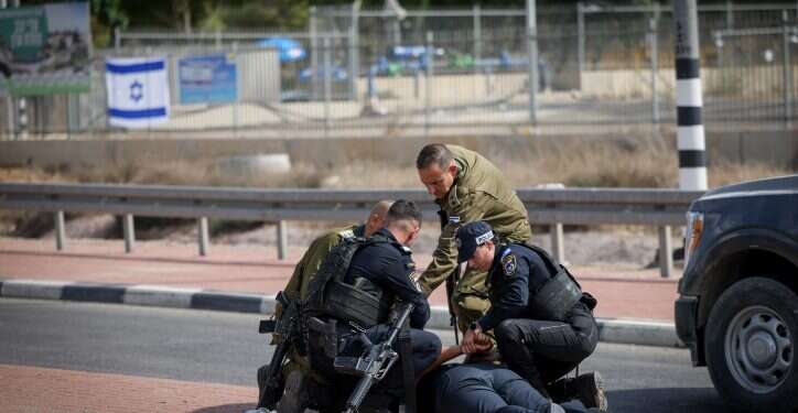 מעצר באופקים. צילום: חיים גולדברג, פלאש 90  הממשלה אישרה תקנה לדחיית פגישת עצור חשוד בעבירות ביטחון עם עו"ד