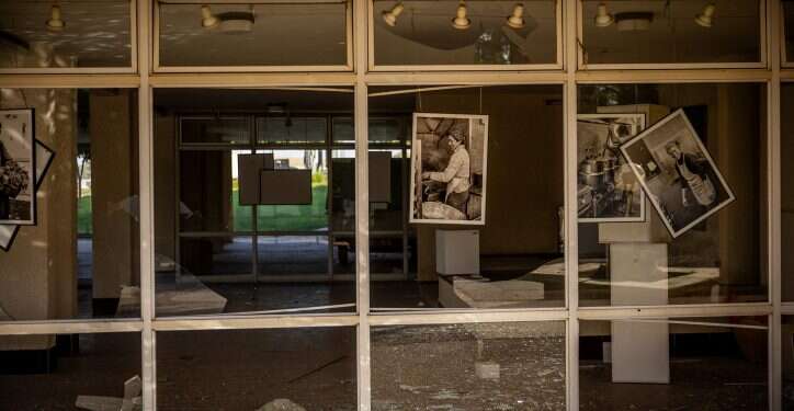 נחל־עוז: הזקן שחיכה למחבלים, הטעה אותם לחשוב שהוא לבד והציל את חייהן של בנותיו