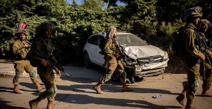 "ימים של עליות וירידות": תושבי נחל עוז נעים בין שחרור החטופים לאבל על ההרוגים